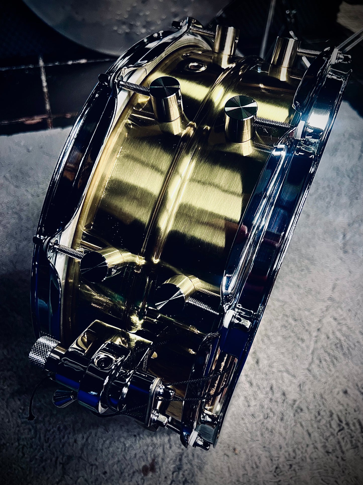 Caja Kmicic Phosphorus Brass de 14 x 6”, única en su tipo