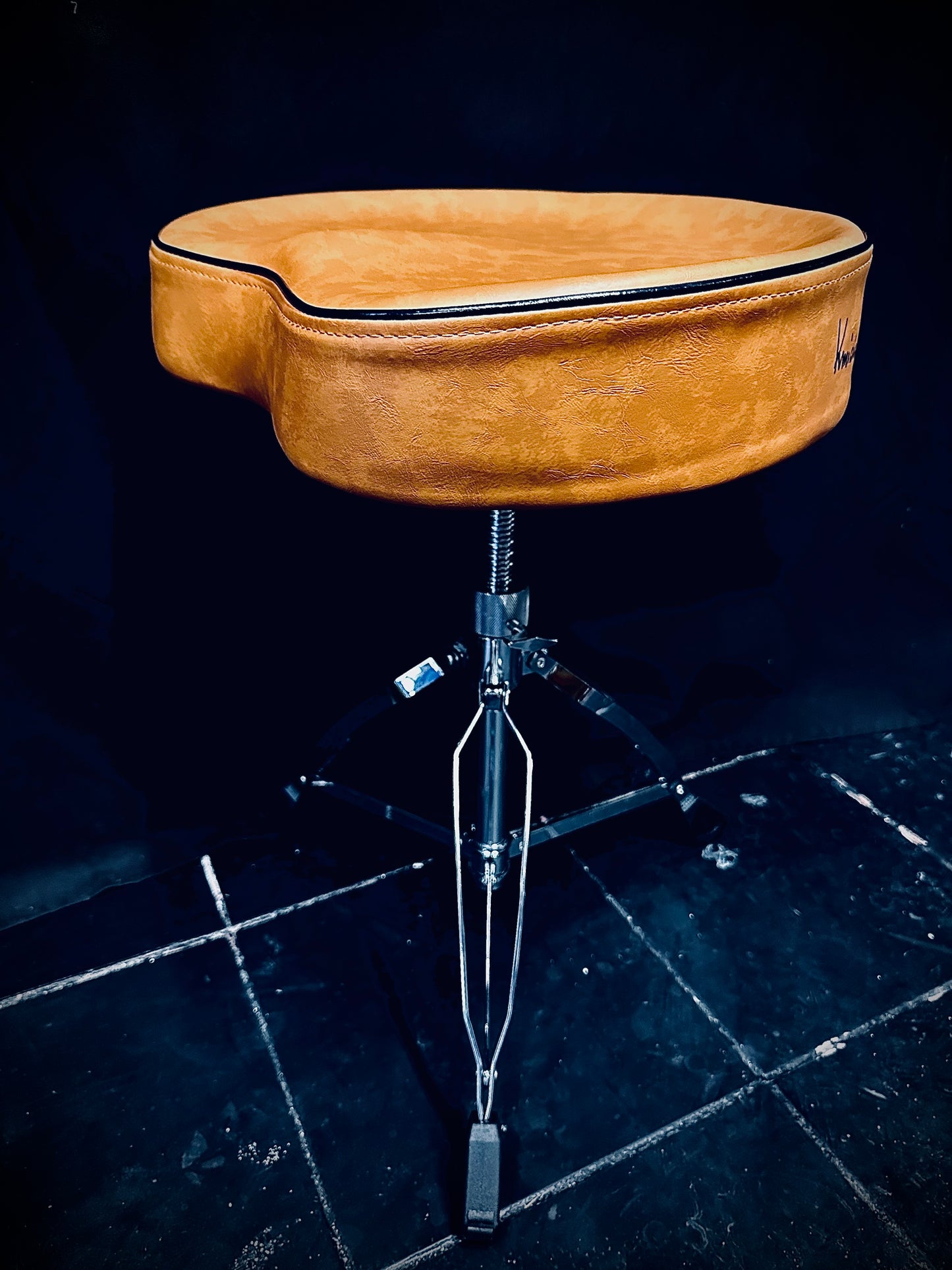 Kmicic Drum Throne