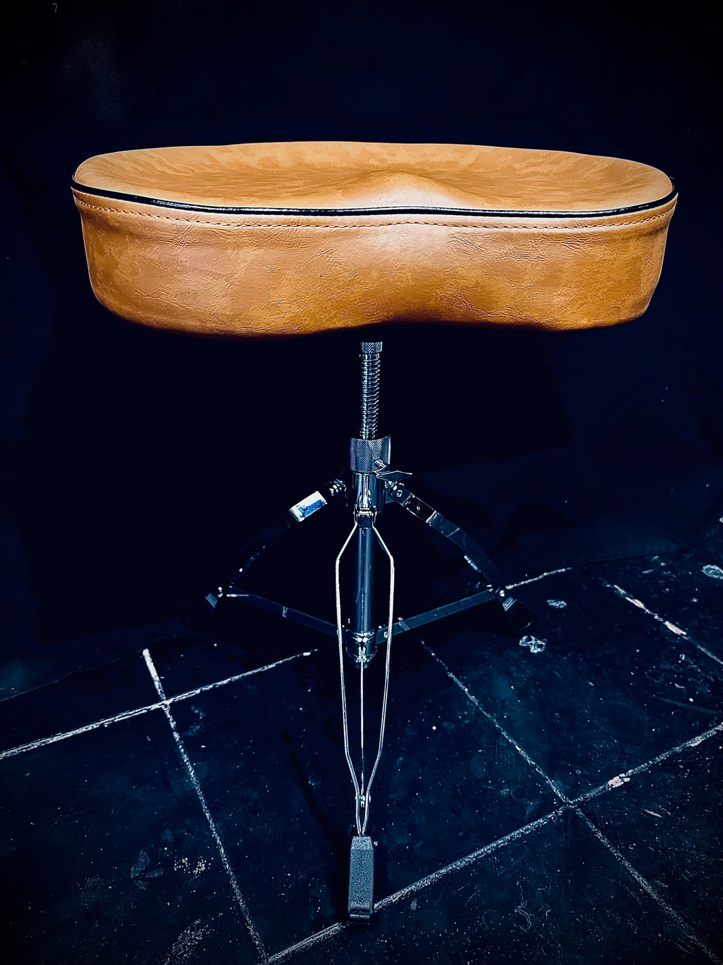 Kmicic Drum Throne